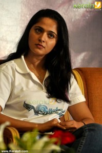anushka_latest_stills-00470