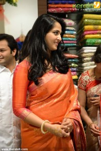 anushka_new_stills-00229