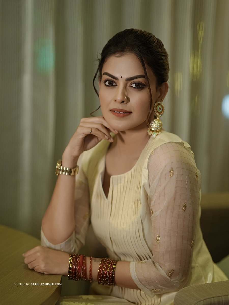 actress-anusree-in-pastel-color-churidar-designs-photos