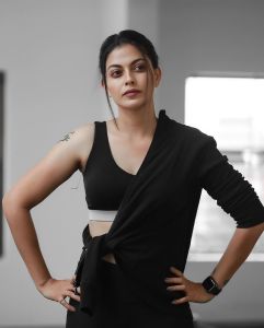 actress-anusree-gym-photos-001