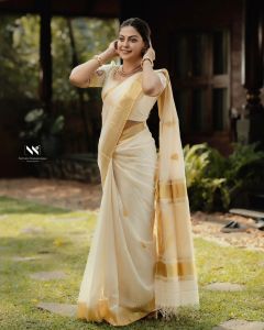 actress-anusree-in-kerala-saree-photos6