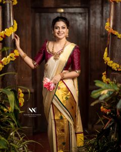 actress-anusree-in-set-and-mundu-dress-photoshoot-007