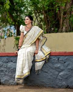 actress-anusree-in-set-saree-with-black-lines-and-blouse-makeup-ideas-photos-001