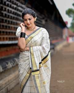 actress-anusree-in-set-saree-with-black-lines-and-blouse-makeup-ideas-photos-003
