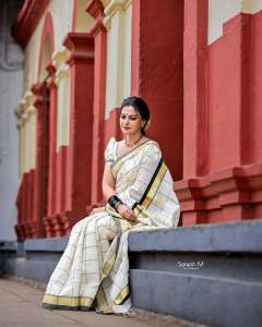 actress-anusree-in-set-saree-with-black-lines-and-blouse-makeup-ideas-photos-008