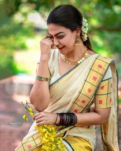 actress-anusree-in-vishu-temple-look-and-outfit-ideas-photos-005