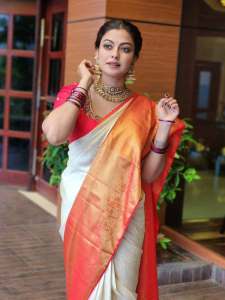 actress-anusree-latest-photos-and-look-005