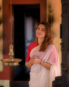 actress-anusree-photos-in-kerala-saree-latest-004