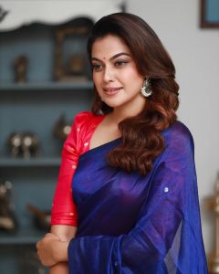 anusree-in-blue-saree-with-red-blouse-001