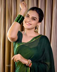 anusree-in-green-saree-with-green-kuppivala-combination-photos-001