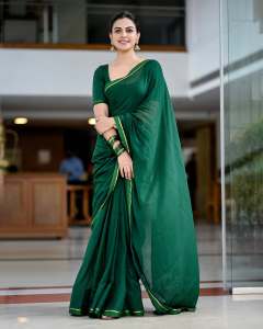 anusree-in-green-saree-with-green-kuppivala-combination-photos-006