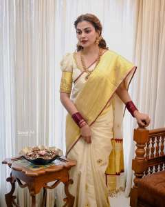 anusree-in-kerala-saree-with-trending-makeup-ideas-photos-002