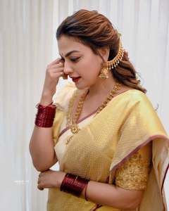 anusree-in-kerala-saree-with-trending-makeup-ideas-photos-004