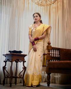 anusree-in-kerala-saree-with-trending-makeup-ideas-photos-005