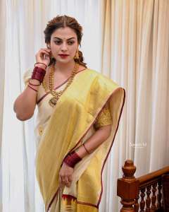 anusree-in-kerala-saree-with-trending-makeup-ideas-photos-006