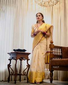 anusree-in-kerala-saree-with-trending-makeup-ideas-photos-007