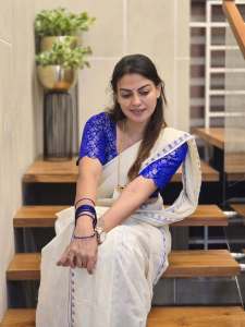 anusree-in-saree-with-trending-makeup-style-photos-001