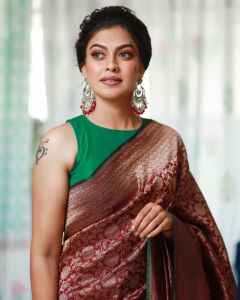 anusree-new-photos-in-pattu-saree-with-green-blouse