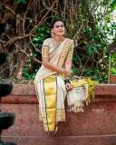actress-anusree-in-vishu-temple-look-and-outfit-ideas-photos-002