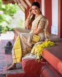 actress-anusree-in-vishu-temple-look-and-outfit-ideas-photos-003