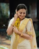 actress-anusree-in-kerala-saree-photos8