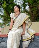 actress-anusree-in-set-saree-with-black-lines-and-blouse-makeup-ideas-photos-006