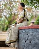 actress-anusree-in-set-saree-with-black-lines-and-blouse-makeup-ideas-photos