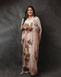 aparna-balamurali-in-Black-Lilies-On-Lilac-Silk-Kurta-photos-002