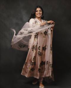 aparna-balamurali-in-Black-Lilies-On-Lilac-Silk-Kurta-photos-003