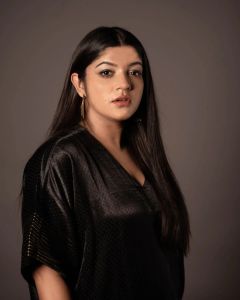 aparna-balamurali-in-black-saree-pics-001