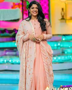aparna-balamurali-in-black-saree-pics-007