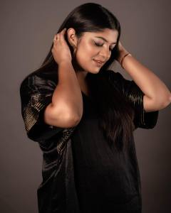 aparna-balamurali-in-black-saree-pics-008