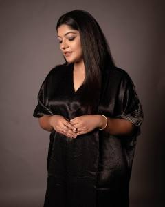 aparna-balamurali-in-black-saree-pics-009