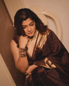 aparna-balamurali-in-brown-saree-photos-002