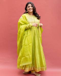 aparna-balamurali-in-green-anarkali-photos-007