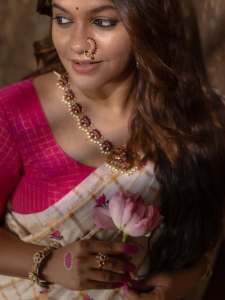 aparna-balamurali-in-ivory-organza-saree-contrasting-magenta-pink-silk-blouse-and-Soft-smoky-eye-warm-muted-nude-pink-lip-color-pics-007