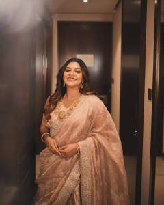 aparna-balamurali-in-wedding-lehenga-style-photos-001
