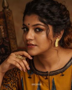 aparna-balamurali-latest-photoshoot-in-Kurtha-001