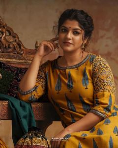 aparna-balamurali-latest-photoshoot-in-Kurtha-002