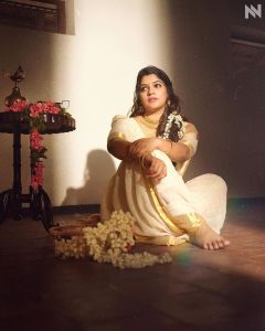 aparna-balamurali-latest-photoshoot-in-onam-saree-2021-001
