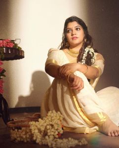 aparna-balamurali-latest-photoshoot-in-onam-saree-2021-003