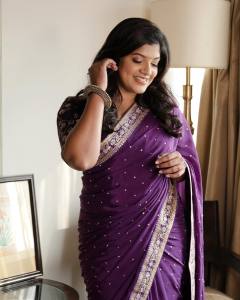 aparna-balamurali-saree-photos-in-award-function