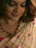 aparna-balamurali-in-ivory-organza-saree-contrasting-magenta-pink-silk-blouse-and-Soft-smoky-eye-warm-muted-nude-pink-lip-color-pics-006