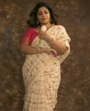 aparna-balamurali-in-ivory-organza-saree-contrasting-magenta-pink-silk-blouse-and-Soft-smoky-eye-warm-muted-nude-pink-lip-color-pics-011