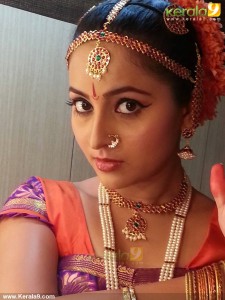 2209bhama_latest_stills_66-001