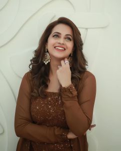 1_bhavana-photoshoot-in-brown-colour-dress-003