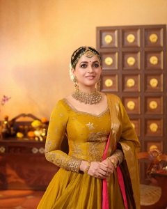 actress-bhavana-in-party-wear-lehenga-with-ornaments-ideas-photos-015