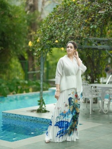 actress-bhavana-in-peacock-colour-skirt-with-pure-white-top-photos-001