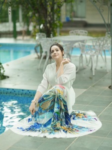 actress-bhavana-in-peacock-colour-skirt-with-pure-white-top-photos-002