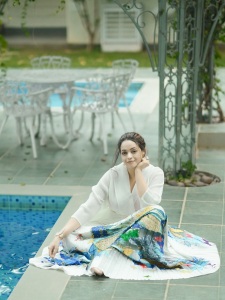 actress-bhavana-in-peacock-colour-skirt-with-pure-white-top-photos-004